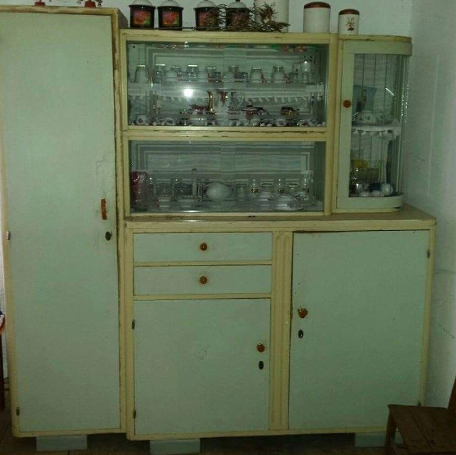 Egy ősrégi szekrény