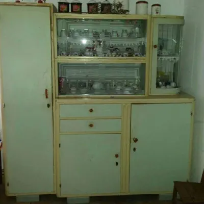 Egy ősrégi szekrény